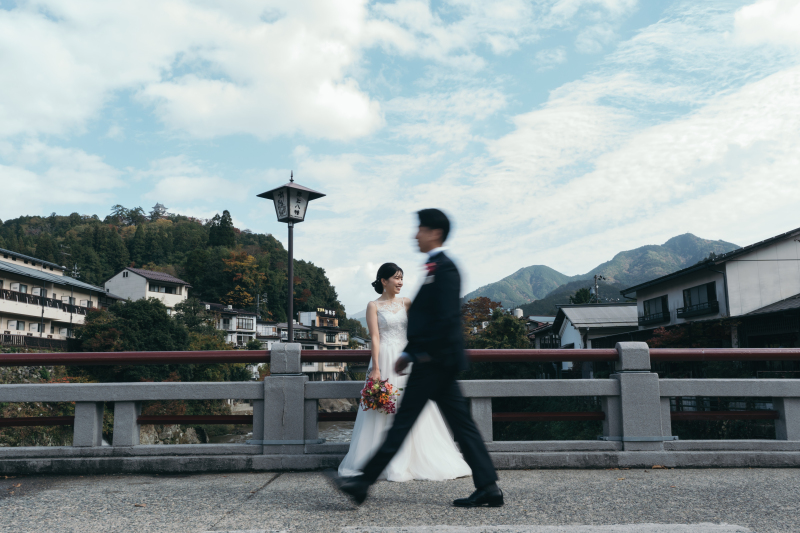 ウェディングドレスで秋の郡上八幡撮影