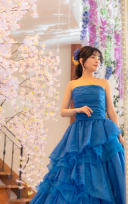 海みたいなロイヤルブルーのドレス