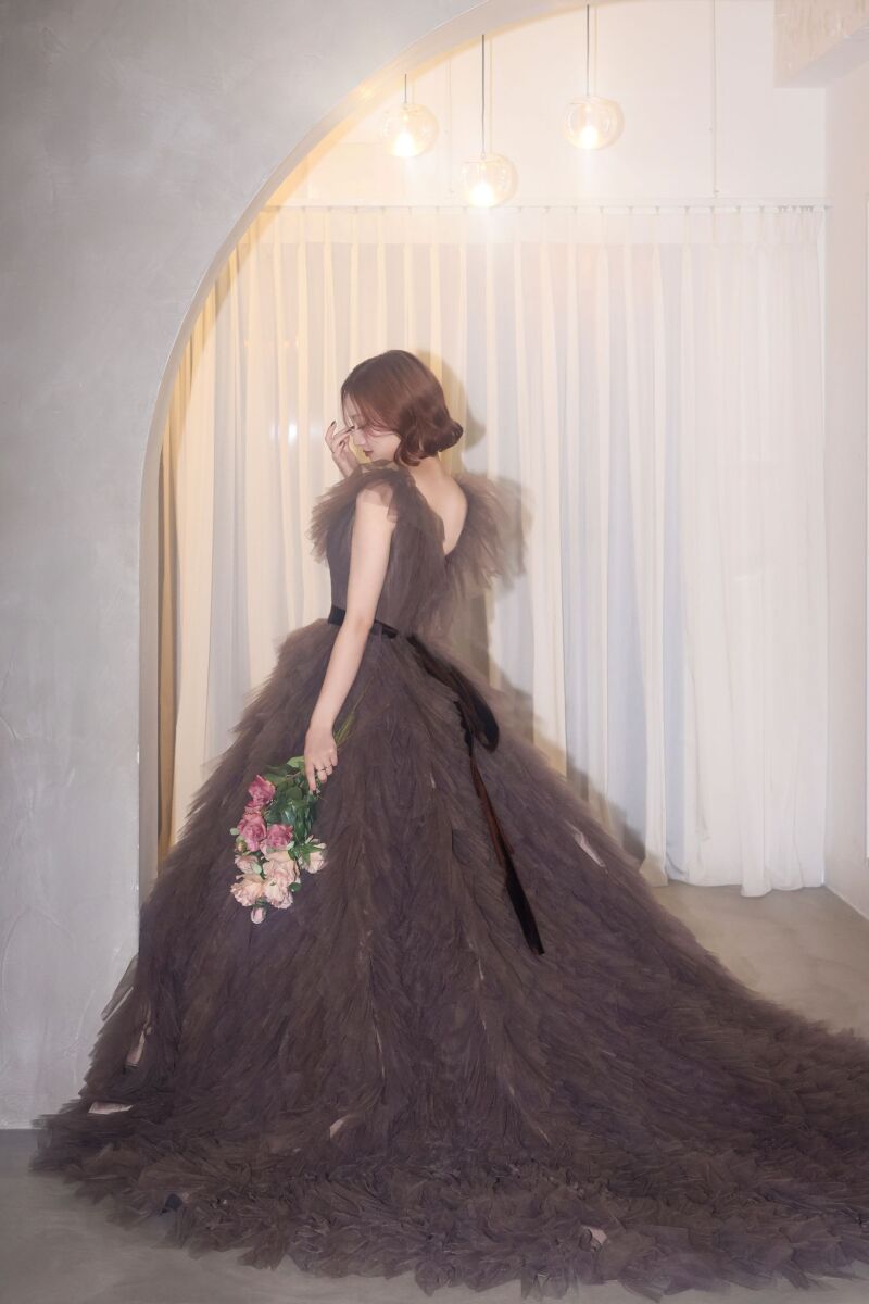 新年の幕開けに「運命の1着」と出会う。大人の抜け感を叶えるトレンドドレス