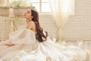 上品で洗練された印象に オフショルダードレスをご紹介