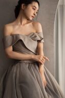 落ち着いた上品なシルエットが魅力 大人カラードレスをご紹介