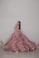 新作アイテムも見逃せない&hellip;！aimの注目カラードレスをご紹介