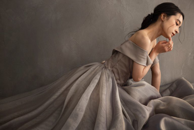 ラグジュアリーなドレス&ドラマチックな空間が魅力な韓国風ウェディングフォトを紹介