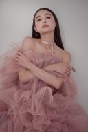 8月入荷の新作ドレスまで！肌馴染みの良いくすみカラードレスご紹介