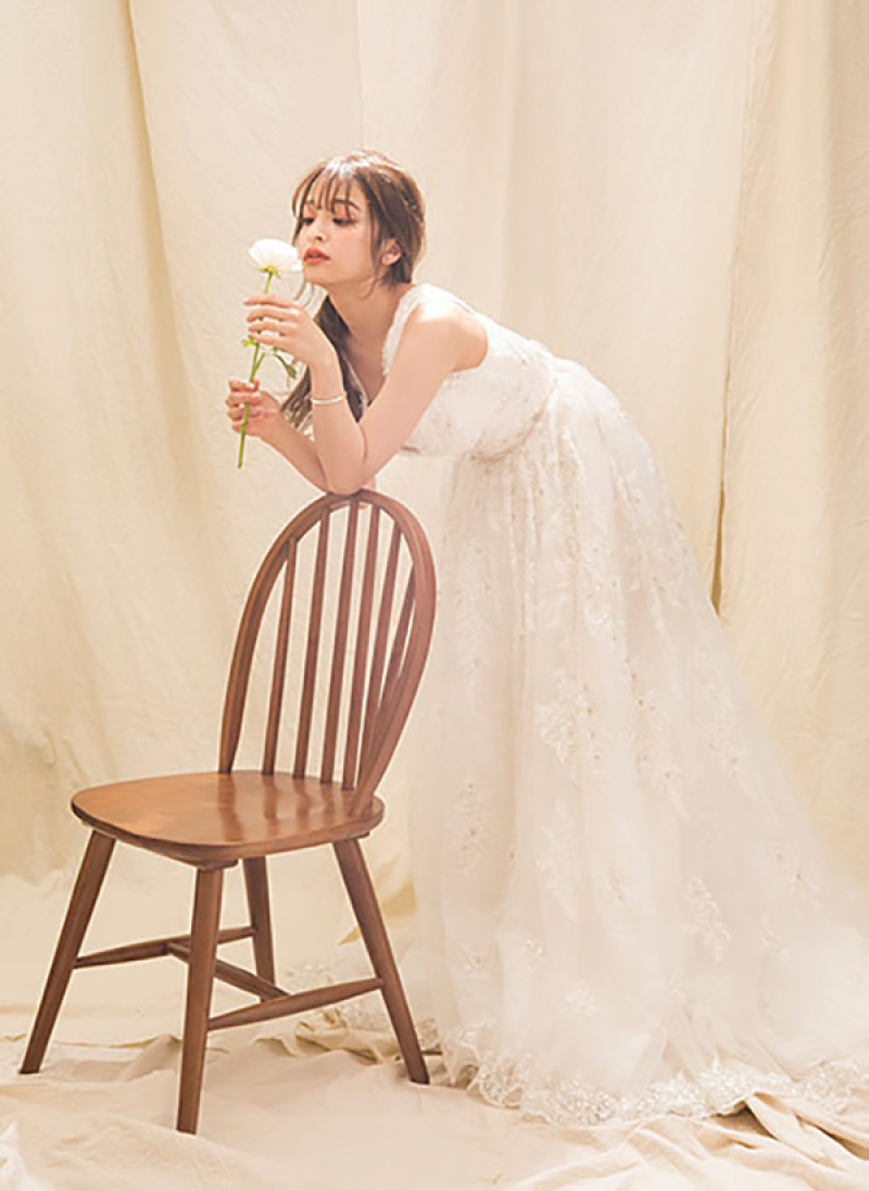 結婚式はふたりで、前撮りはひとりでフォトジェニックに!《ソロウェディングフォト》