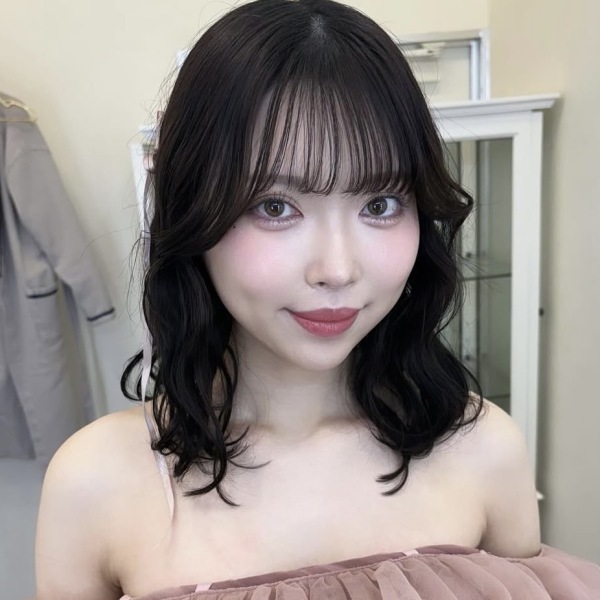 ピンクドレスにぴったりなメイクをご紹介