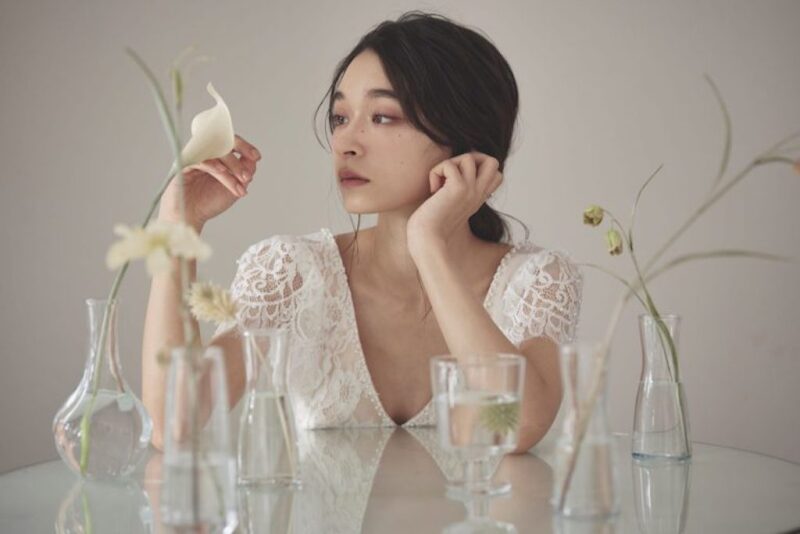 シンプルなデザインで柔らかで大人な女性の雰囲気に!シンプルお洒落ドレスご紹介♡