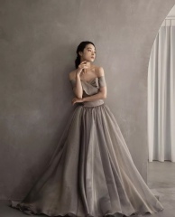 ラグジュアリーな雰囲気を纏う 大人カラードレスをご紹介【aim原宿店】