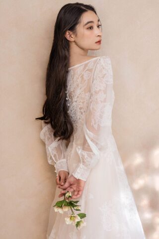 上品でお洒落な刺繍ドレスでワンランク上のウェディングフォトに