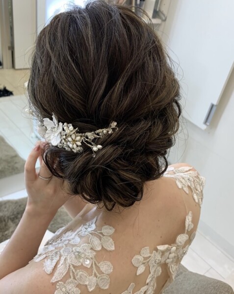 ウエディングドレスに似合うヘアスタイル3選!