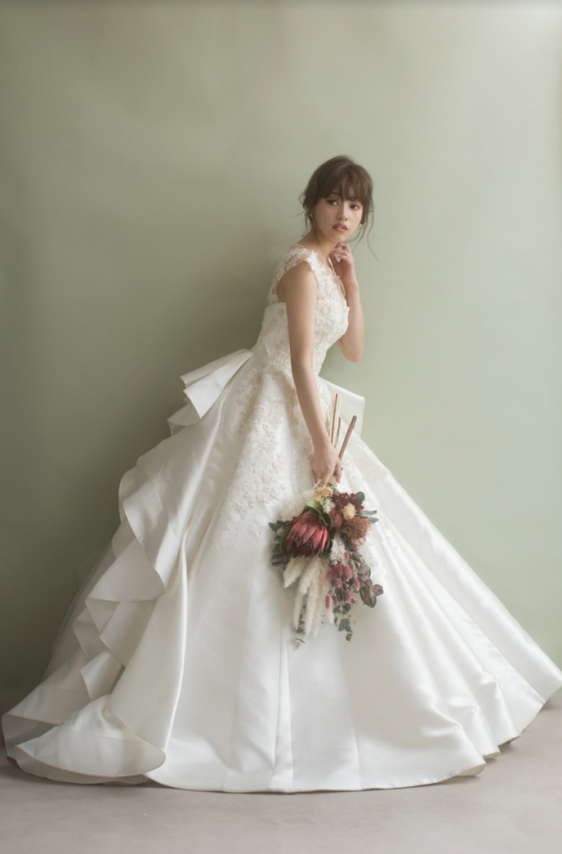結婚式はふたりで、前撮りはひとりでフォトジェニックに!《ソロウェディングフォト》
