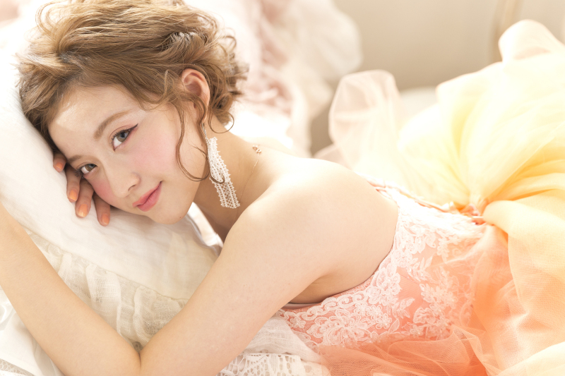 【ヘアメイクでなりたい自分へ】ドレスに似合う雰囲気別メイク紹介!