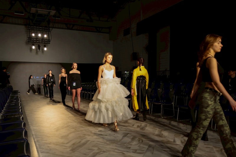 Vancouver Fashion Week当日のバックステージをチラ見せ