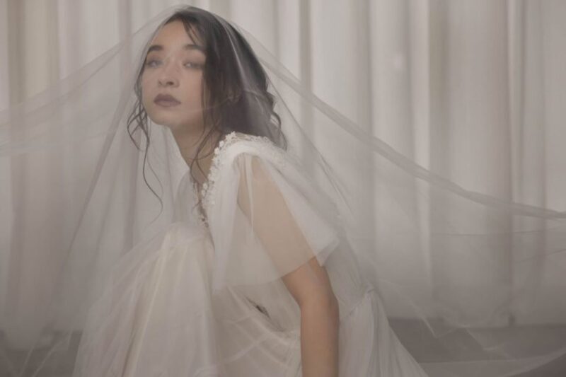 お洒落好きな花嫁様必見！周りと差をつけるちょっぴり個性的なaimのドレス紹介♡
