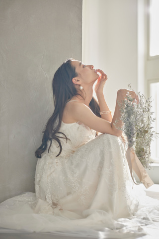 細身のシルエットで上品な着こなしに スレンダーラインドレスをご紹介