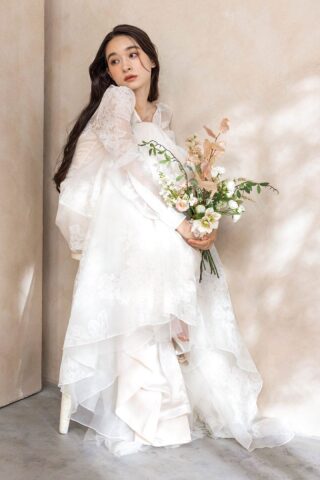 ラグジュアリーなシルエットが魅力的 刺繍ドレスをご紹介