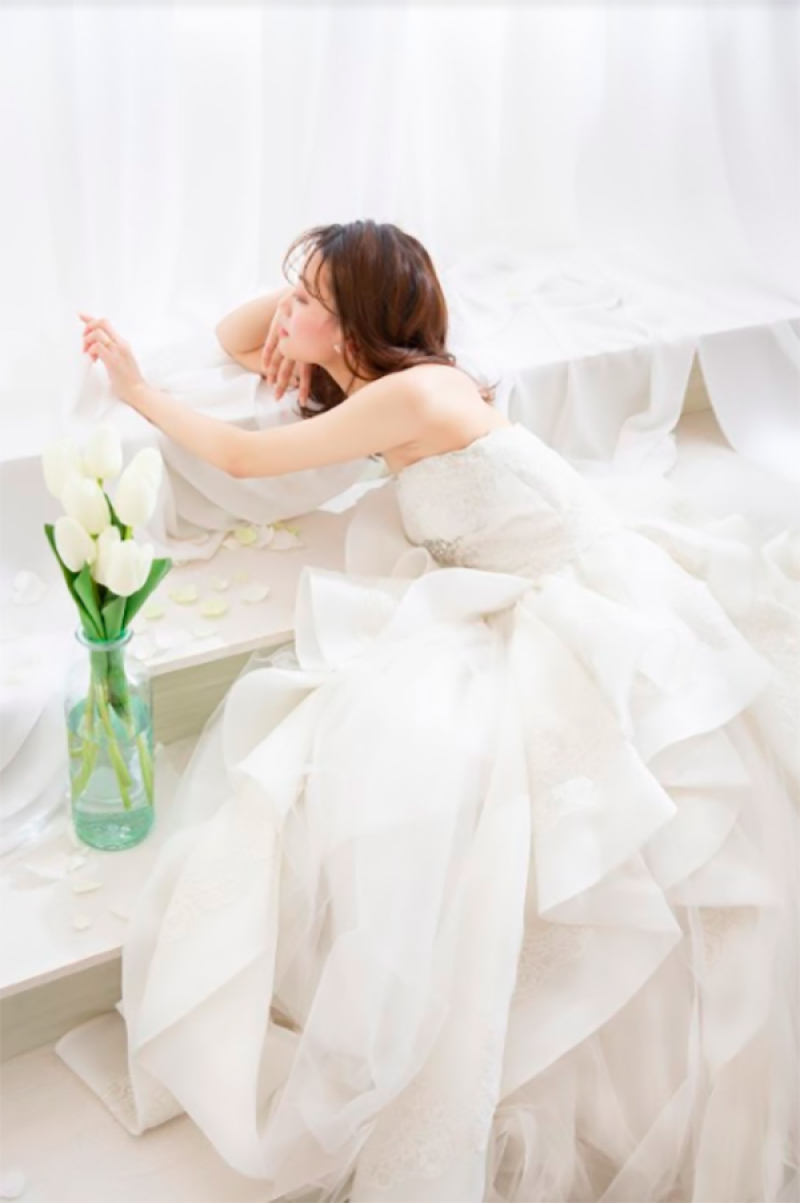 結婚式はふたりで、前撮りはひとりでフォトジェニックに!《ソロウェディングフォト》