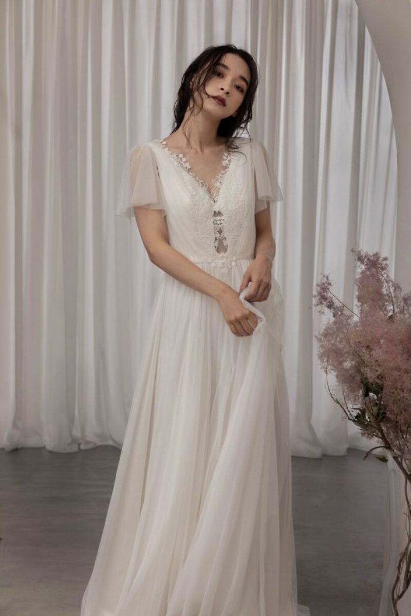 お洒落好きな花嫁様必見！周りと差をつけるちょっぴり個性的なaimのドレス紹介♡