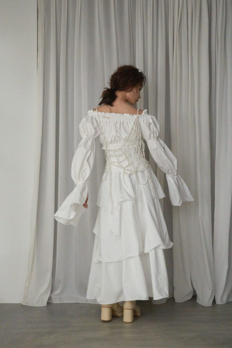 お洒落好きな花嫁様必見！周りと差をつけるちょっぴり個性的なaimのドレス紹介♡