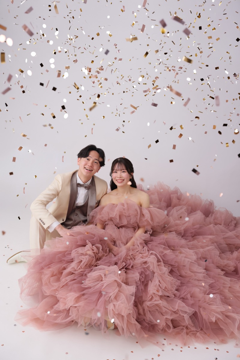 持ち込み小物で私たちらしく!ブライダルフォトが劇的に楽しくなるアイテム4選✨