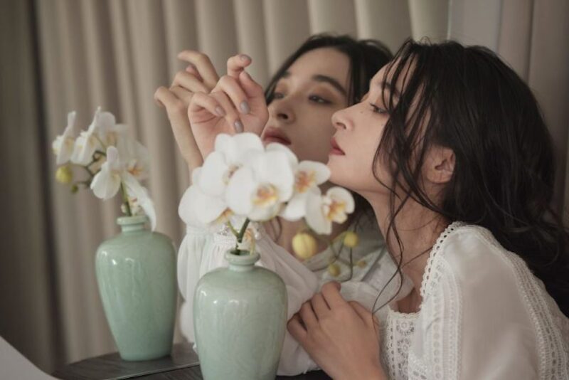 シンプルなデザインで柔らかで大人な女性の雰囲気に!シンプルお洒落ドレスご紹介♡