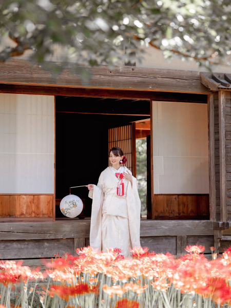 安達ヶ原ふるさと村で叶える、彼岸花に囲まれた和装ウェディングフォト