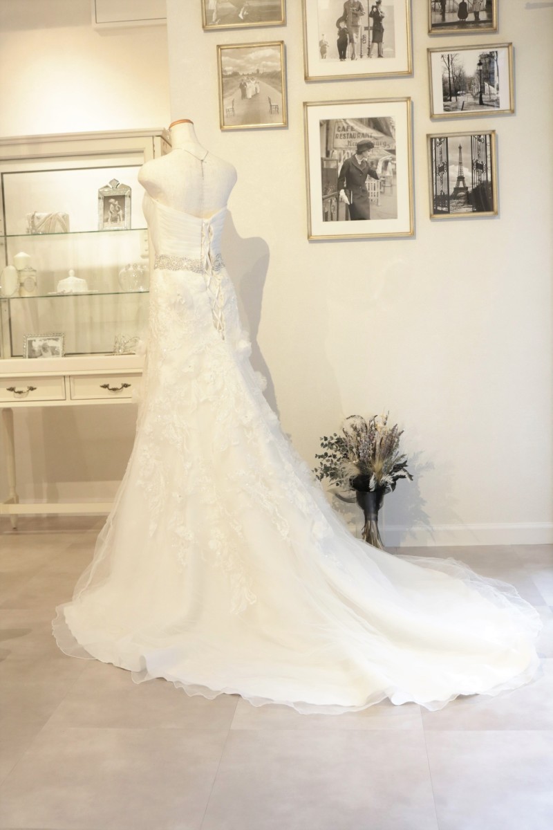 888Weddingのドレス