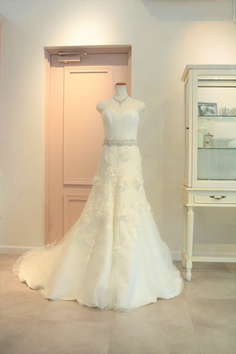 888Weddingのドレス
