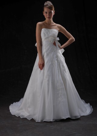 スタジオムーン安心の衣裳追加料金なし！フリーチョイス100着【人気ドレス紹介Ⅰ】