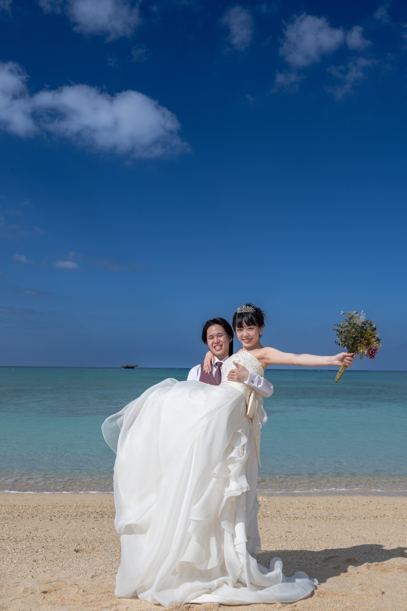 衣裳追加料金なし！【8月までおんなそんビーチフォト8万円】背景＆青空&美肌補正付