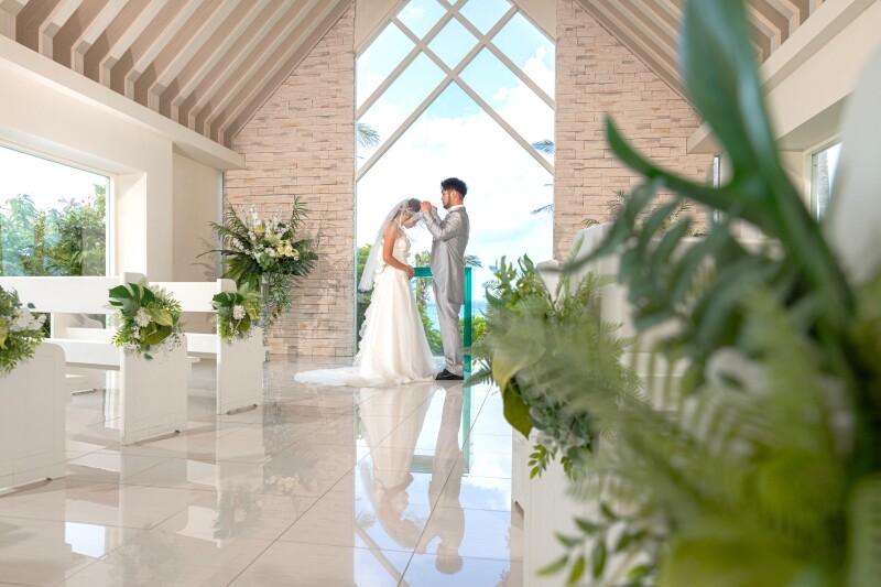 2月まで125000円！【結婚式のような1800組記念チャペル＆ビーチプラン】