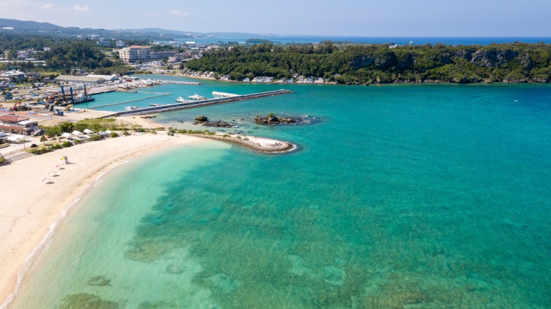 スタジオムーンおすすめプラン「おんなそんビーチフォト+ドローン撮影」