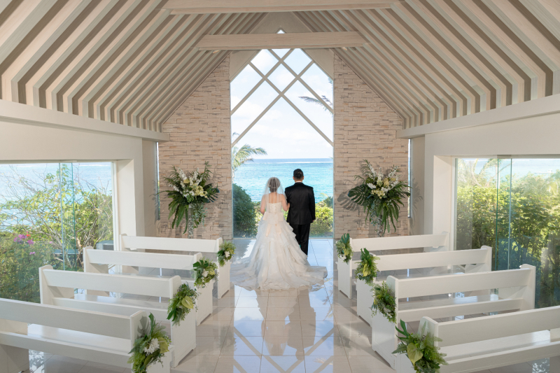 12&1月得割99,880円【安心の衣裳追加料金なし!チャペル&ビーチプラン】