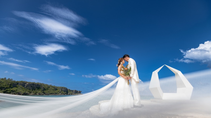 2月はさらに1万円オフ！7万円【万座毛バック写真付ビーチフォトキャンペーン】