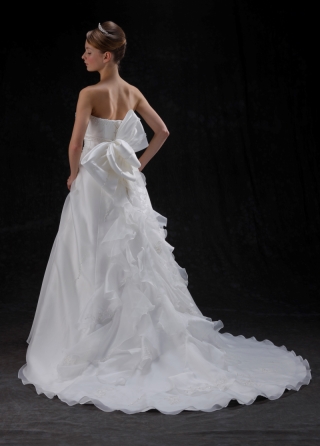 スタジオムーンは安心の衣裳追加料金なし！フリーチョイス100着【ドレス紹介Ⅰ】