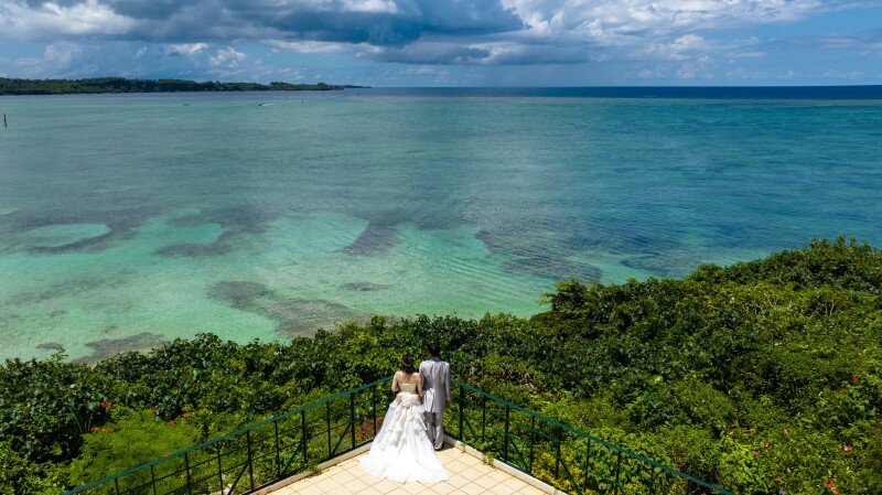 恩納村の素晴らしいロケーションを満喫!スタジオムーン【ドローン撮影】