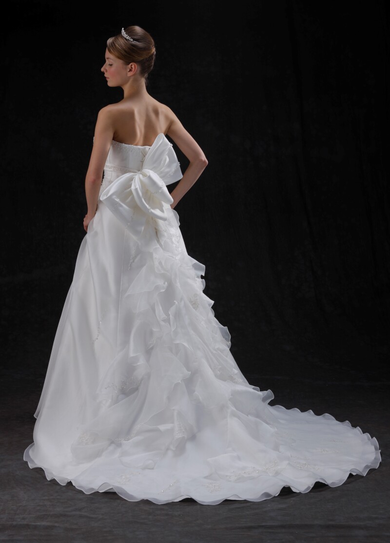 スタジオムーン 追加料金なしで選べる全ドレス100着【人気ドレス紹介Ⅰ】