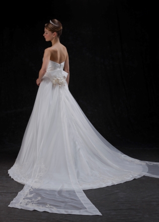 スタジオムーンは安心の衣裳追加料金なし！フリーチョイス100着【ドレス紹介Ⅱ】