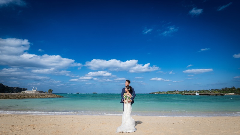 2月撮影はさらに1万円オフで7万円【万座毛バック写真付ビーチフォトキャンペーン】