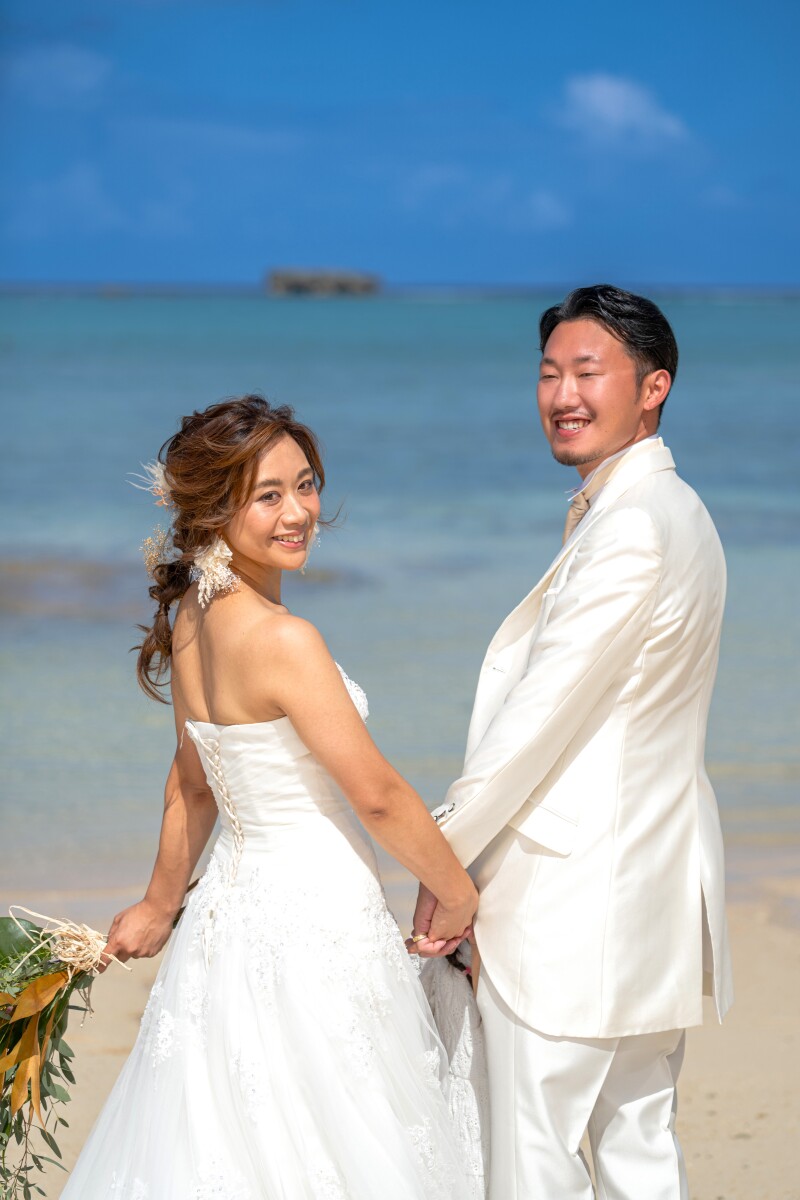 9月まで8万円！【衣裳追加料金なし！おんなそんビーチフォト】青空&美肌補正付