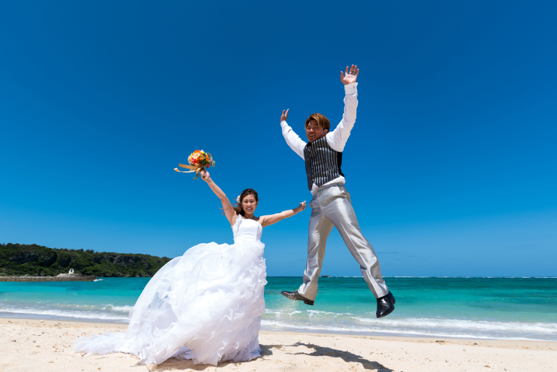 【9月まで期間限定】アルバム付ビーチフォト88880円&新婦美肌加工1,300円