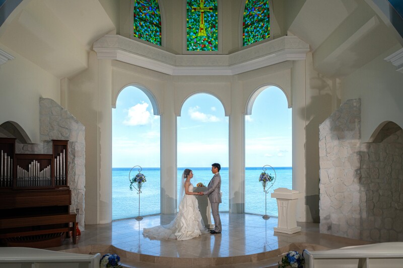 2月まで12.5万円！【結婚式のように1800組記念チャペル＆ビーチプラン】