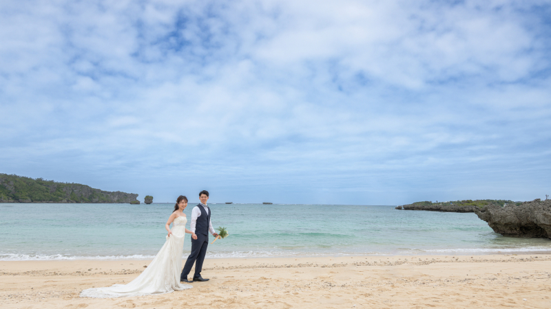 衣裳追加料金なし【8月までおんなそんビーチフォト77000円】青空&美肌補正付き