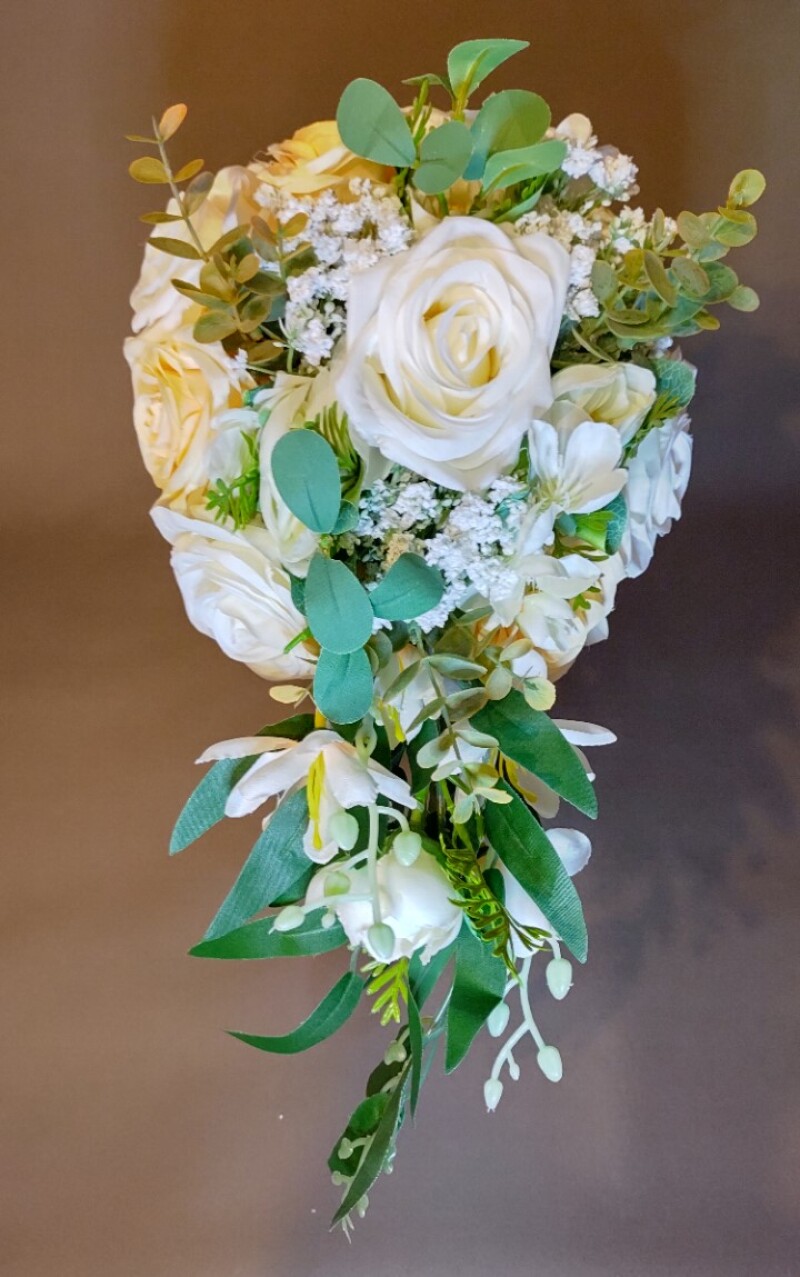 スタジオムーン新しいブーケが入りました！【約20種類から選べる造花ブーケ】