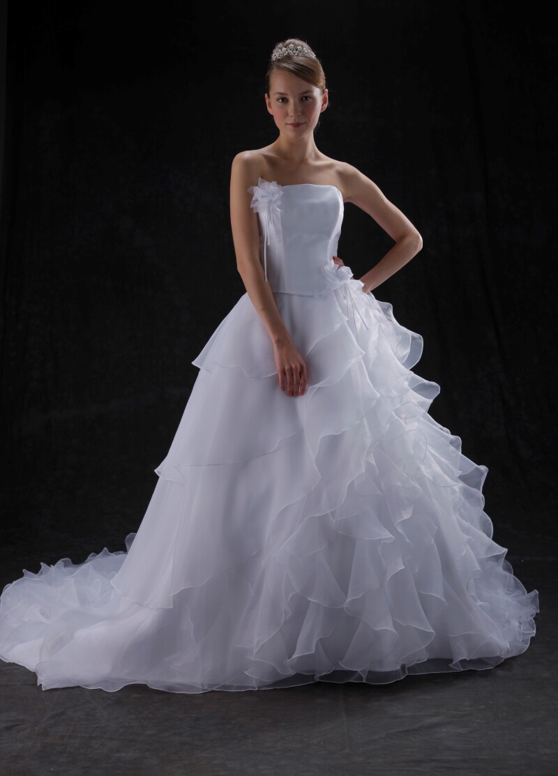 スタジオムーン 追加料金なしで選べる全ドレス100着【人気ドレス紹介Ⅰ】