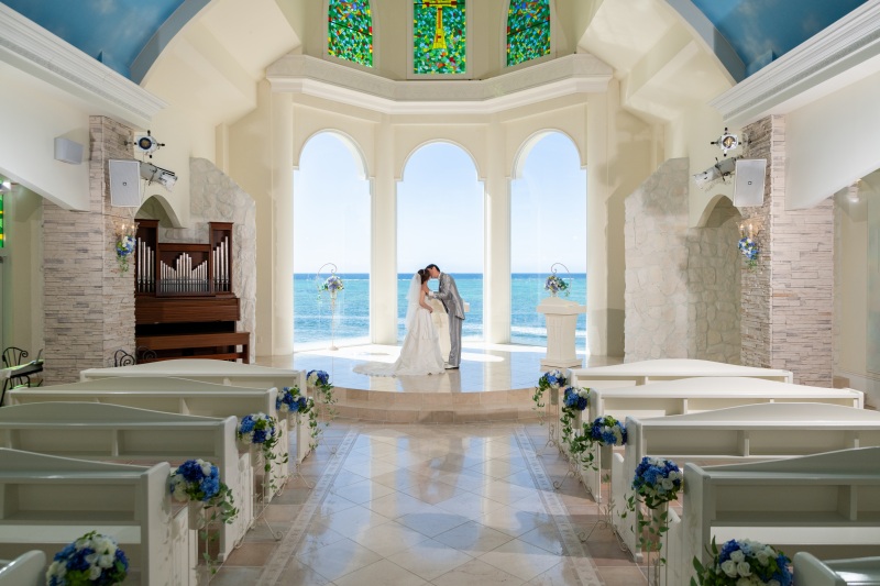 2月まで12.5万円！【結婚式のように1800組記念チャペル＆ビーチプラン】