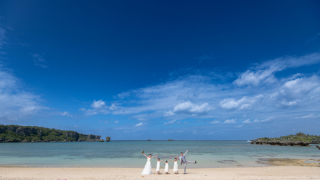 衣裳追加料金なし【8月までおんなそんビーチフォト77000円】青空&美肌補正付き