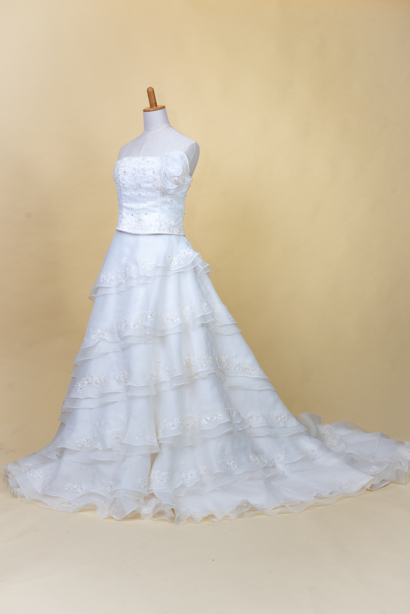 スタジオムーン【全ドレス100着　追加料金なしで選べる！フリーチョイス】