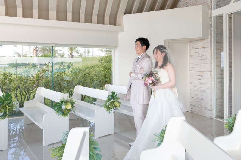 2月までスペシャルプライス!【恩納村チャペル&ビーチ★安心の衣裳追加料金なし】