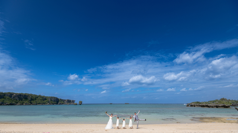 衣裳追加料金なし！【６月までおんなそんビーチフォト8万円】背景＆青空&美肌補正付